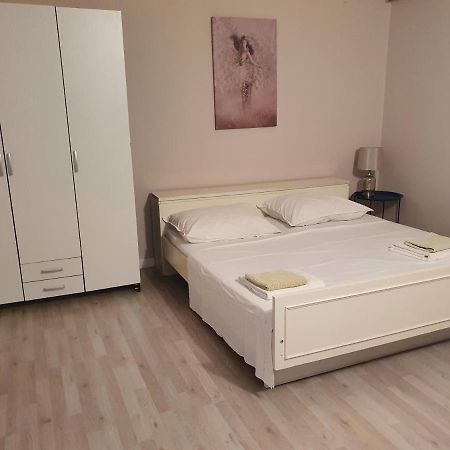 Apartman Luka Apartment Сини Екстериор снимка