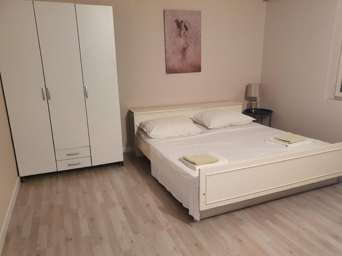 Apartman Luka Apartment Сини Екстериор снимка